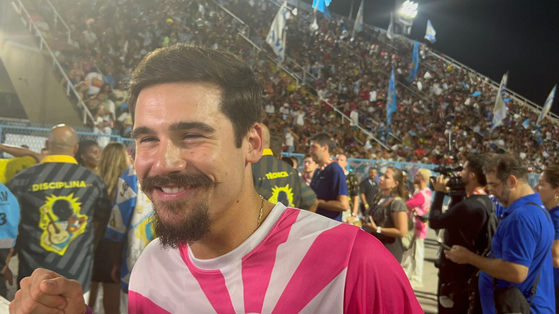 Nicolas Prattes acompanhou Sabrina Sato no desfile pela Unidos de Vila Isabel - Ana Fernanda Freire / Agência O Dia