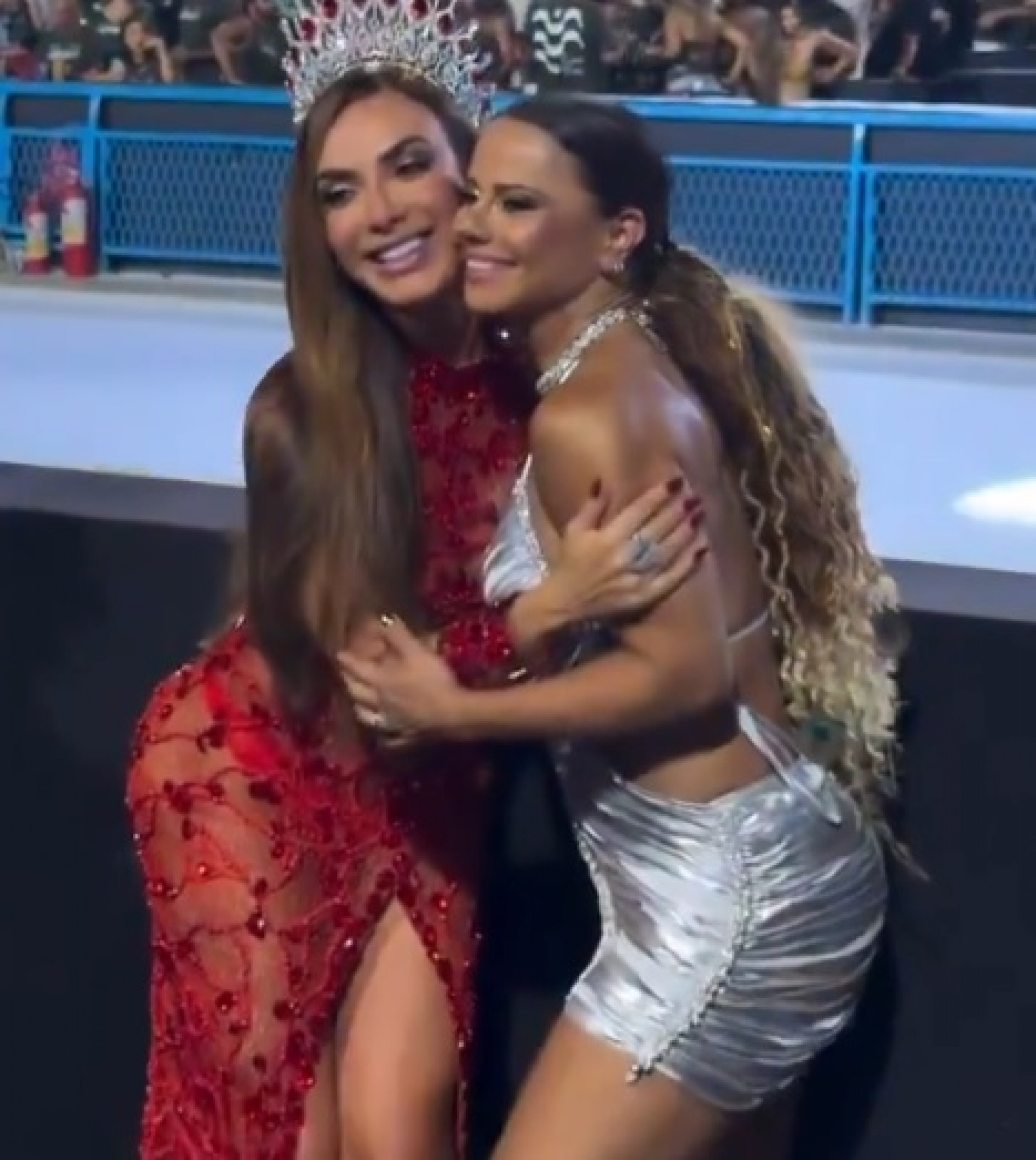 Nicole Bahls viveu rivalidade com Viviane Araújo em 'A Fazenda' - Reprodução de Vídeo/ X