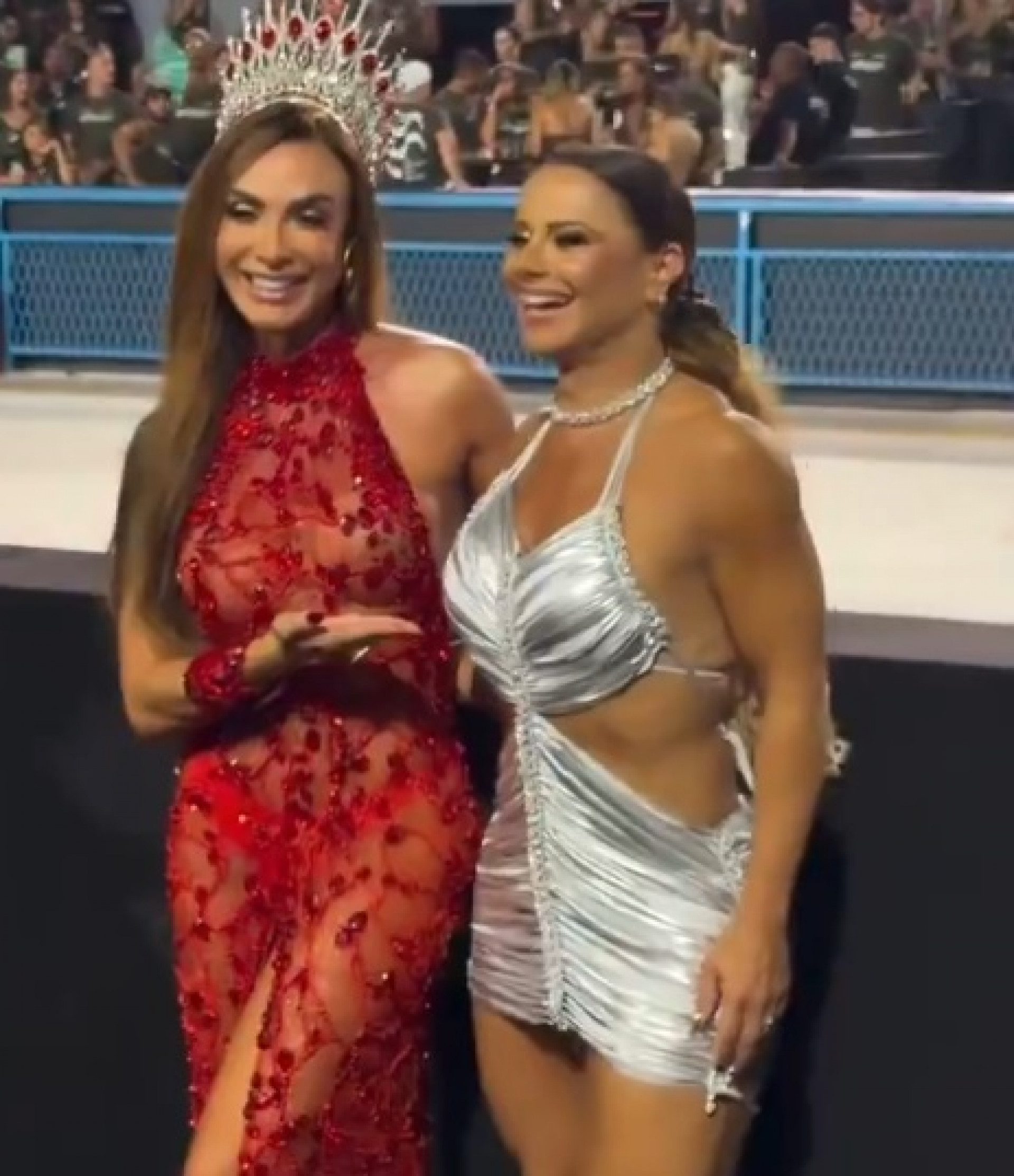 Nicole Bahls e Viviane Araújo posaram juntas na Sapucaí  - Reprodução de Vídeo/ X