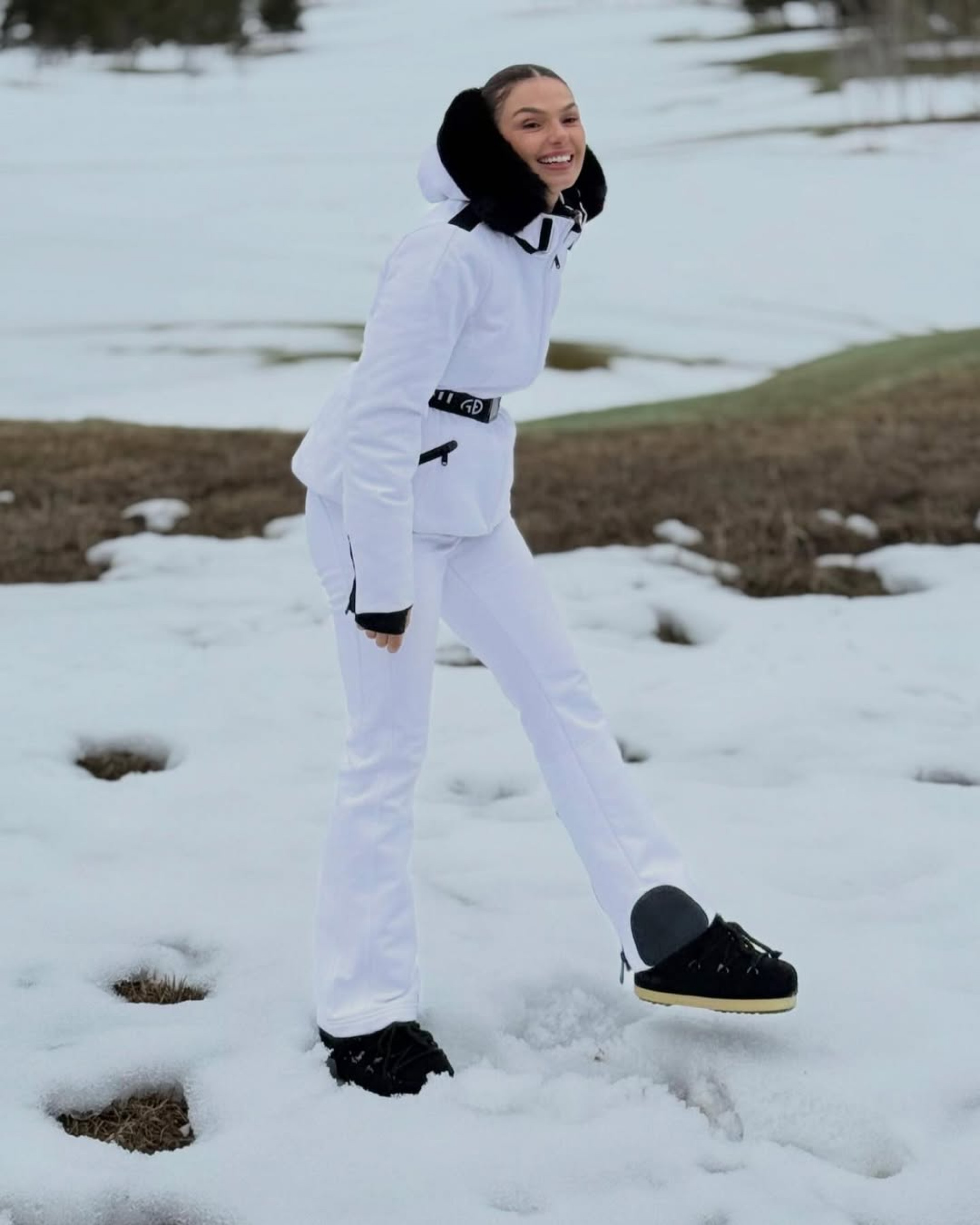 Isis Valverde comemora aniversário em viagem na neve - Reprodução / Instagram