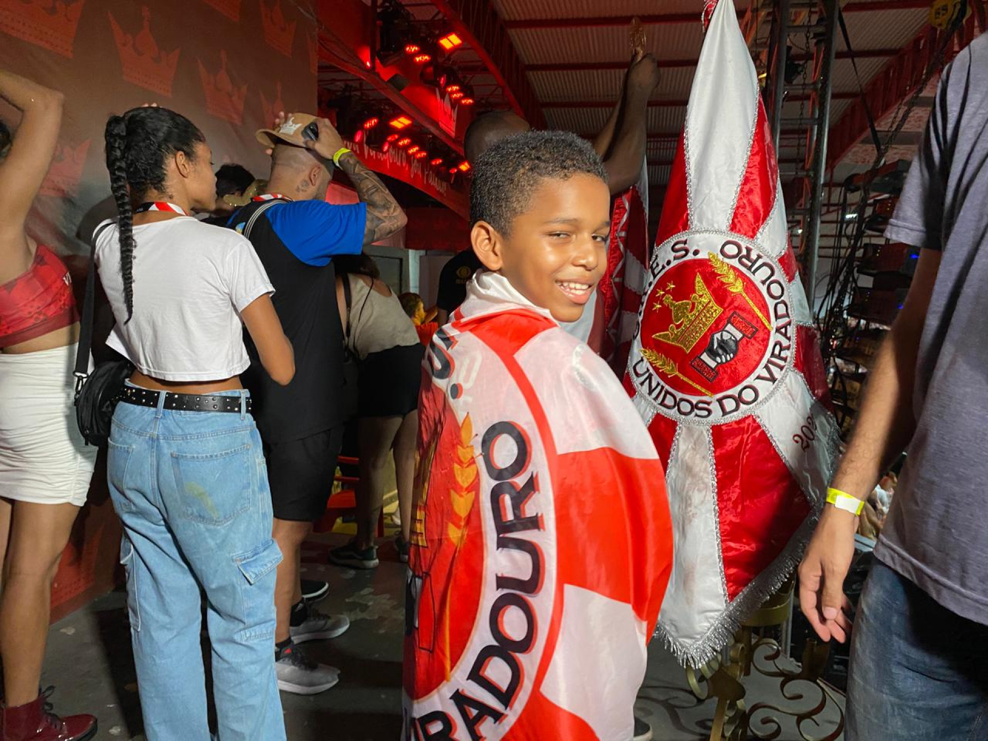 Vitor Gabriel da Costa, de 12 anos, representou Mestre Ciça no desfile da Viradouro - Thalita Queiroz / Agência O Dia