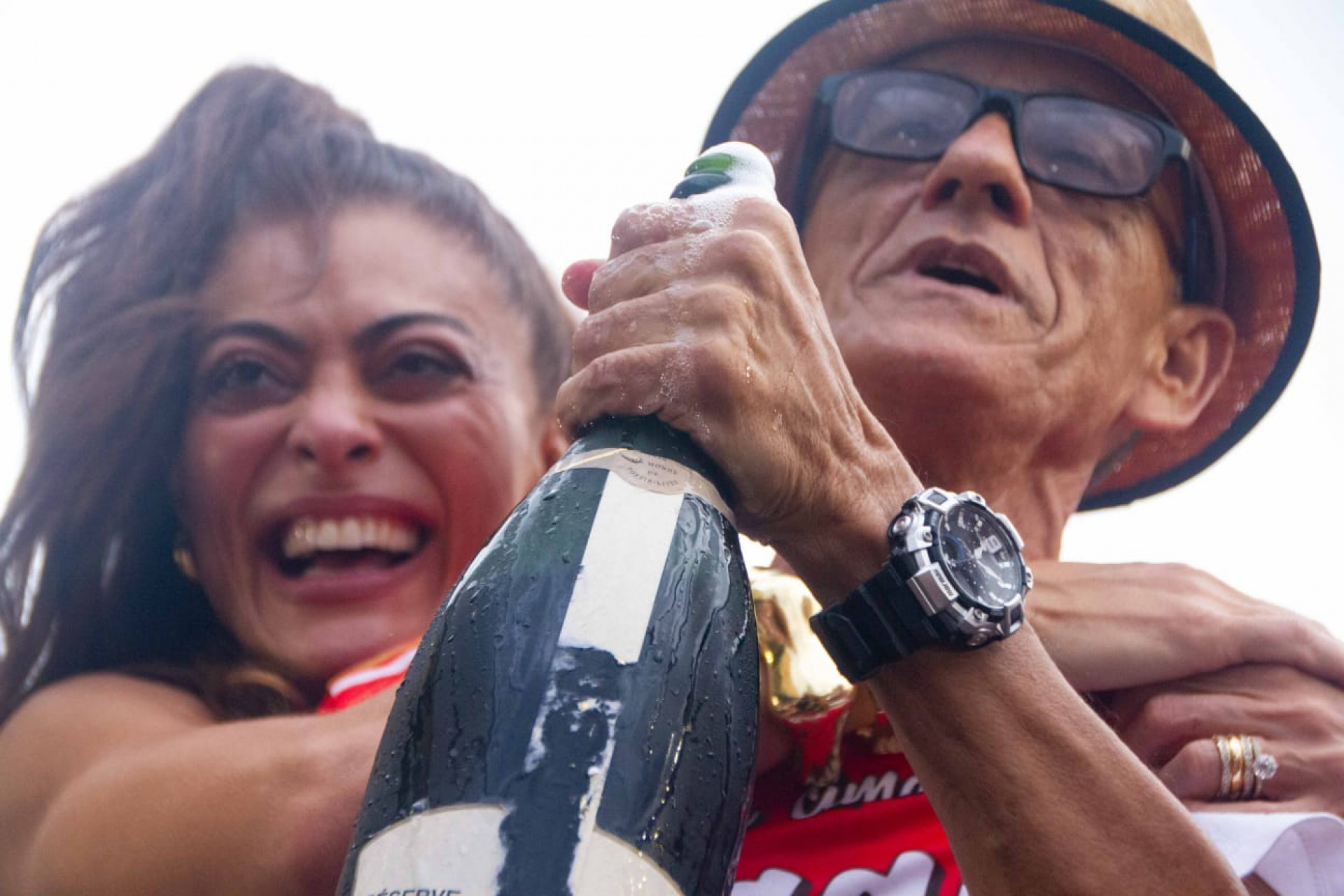 Juliana Paes celebra título da Viradouro ao lado de mestre Ciça - Érica Martin / Agência O Dia