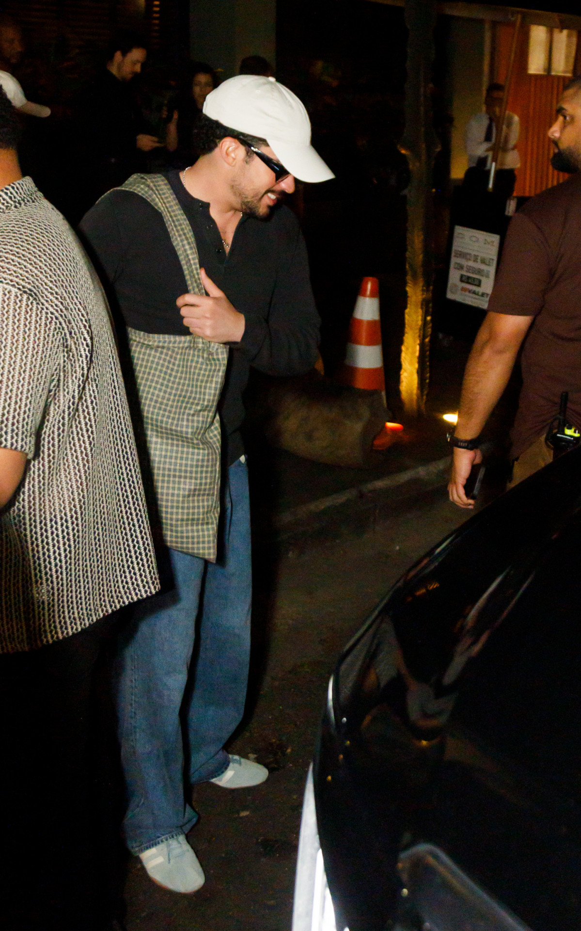 Bad Bunny deixa restaurante em São Paulo