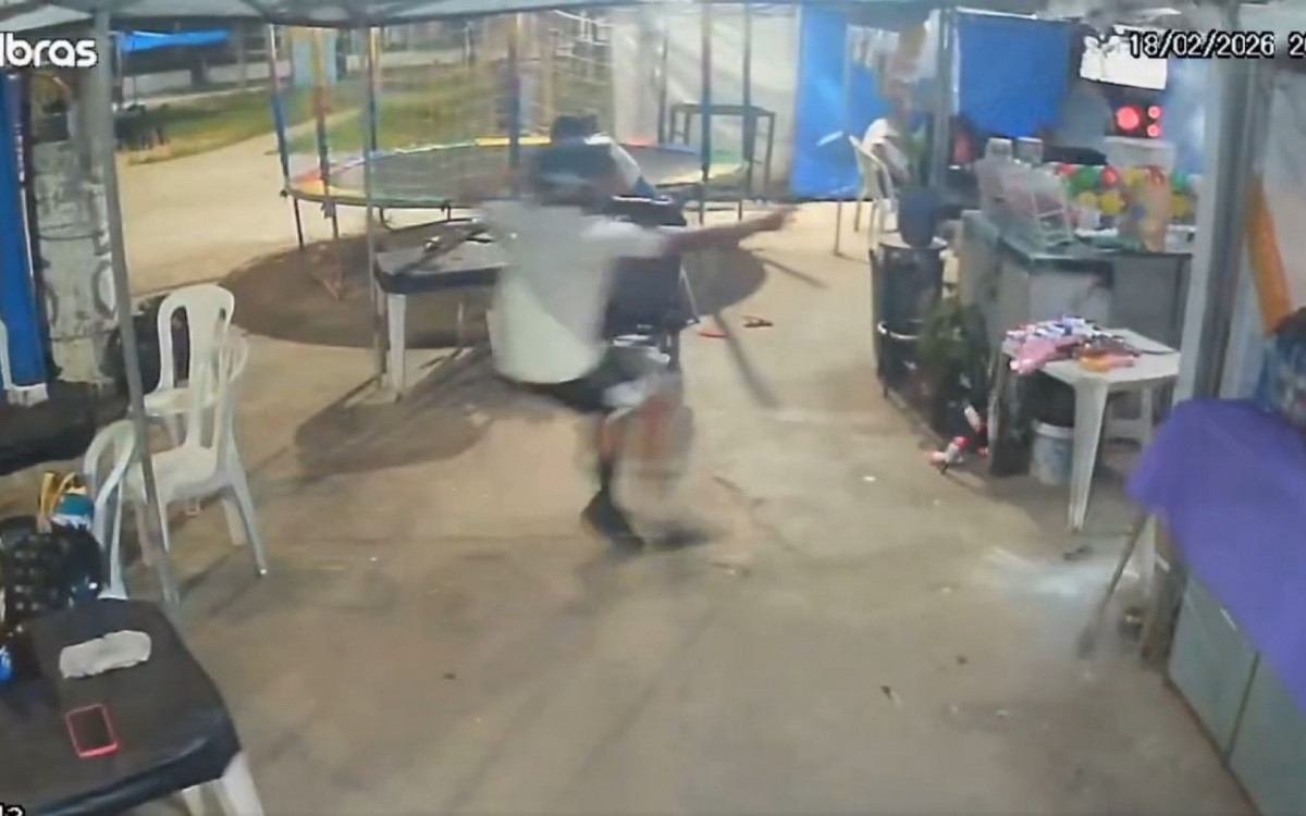 Criminosos passaram atirando em praça movimentada no Estácio