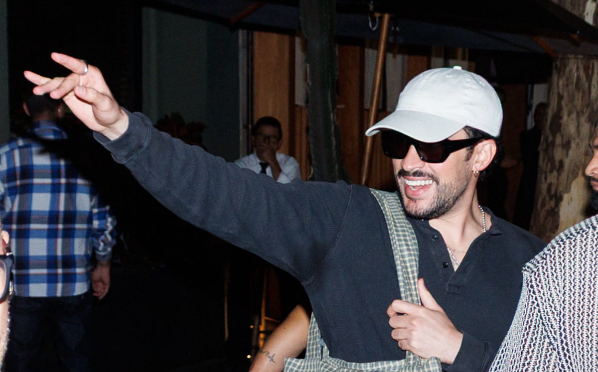 Pela primeira vez no Brasil, Bad Bunny curte restaurante e atende fãs em São Paulo - Clayton Felizardo / Patrícia Devoraes / Brazil News