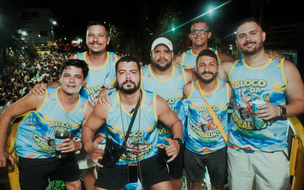 Bloco da Cambalhota reúne cerca de 10 mil foliões em Magé