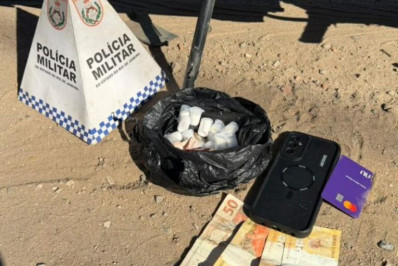 Dupla é detida com cocaína após queda de moto elétrica em Rio das Ostras
