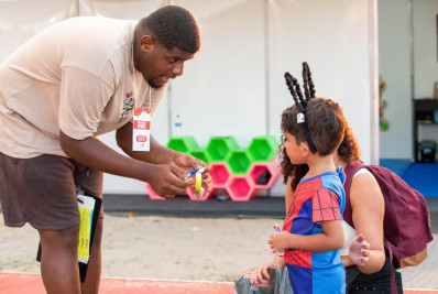 Prefeitura de Maricá distribui 63 mil pulseiras de identificação para crianças e adolescentes no Carnaval 2026