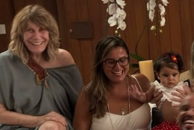 Renata Sorrah faz rara aparição com a filha Mariana