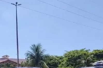 Acidente entre três carros é registrado na RJ-102, entre Arraial e Cabo Frio