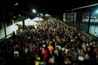 Bloco da Cambalhota reúne cerca de 10 mil foliões em Magé