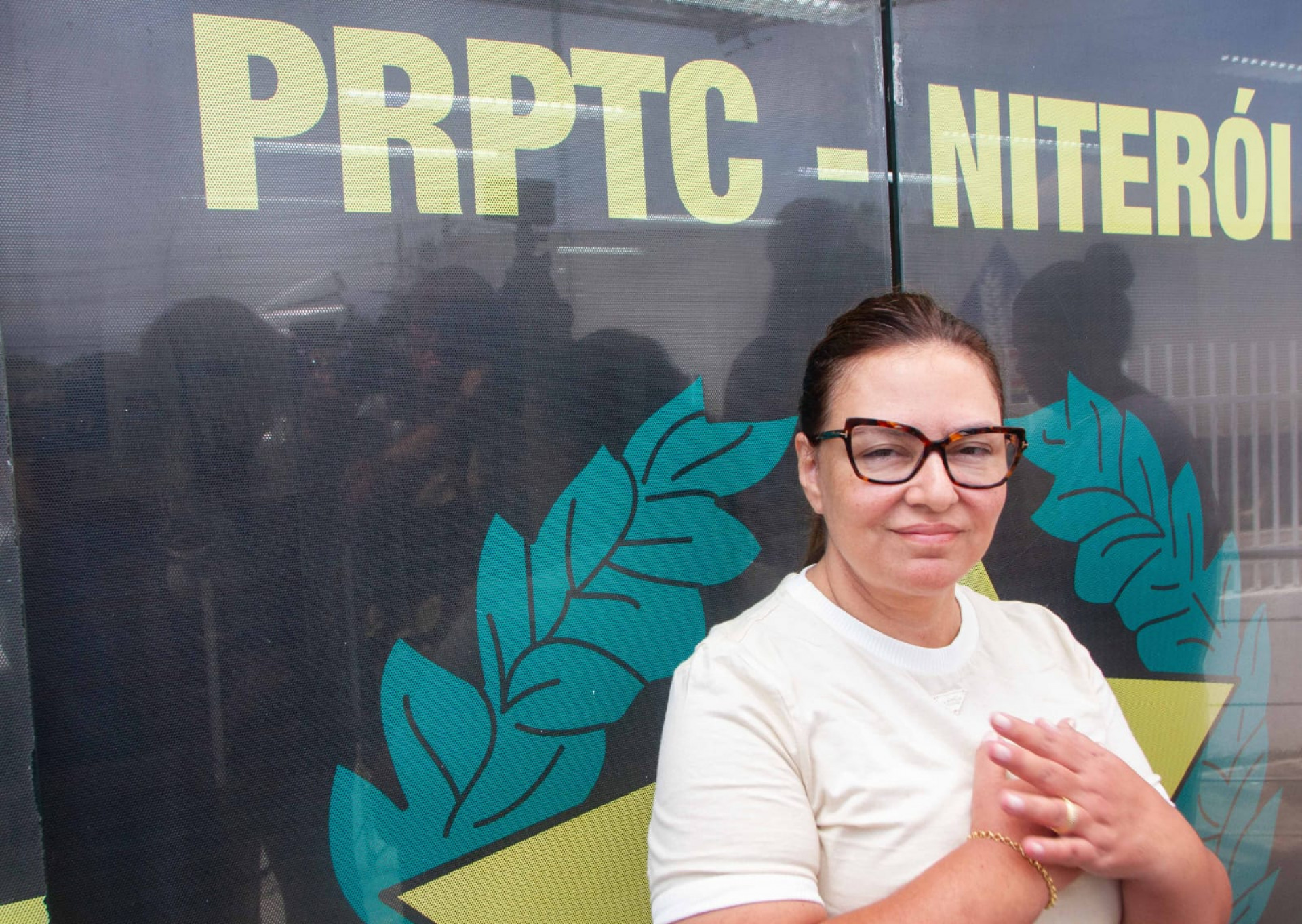 Irmã do mestre Paulo, Adriana Possobom esteve no IML - Érica Martin / Agência O Dia