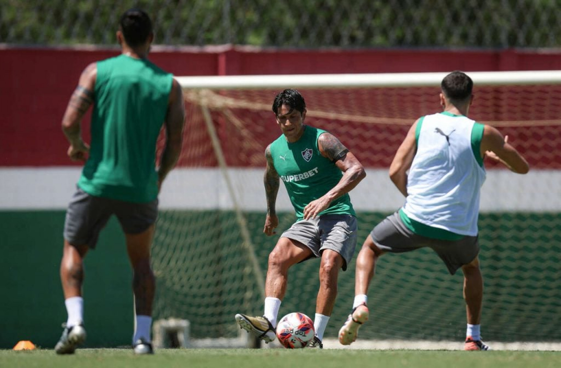 Recuperado de les&atilde;o, Cano volta a treinar no Fluminense