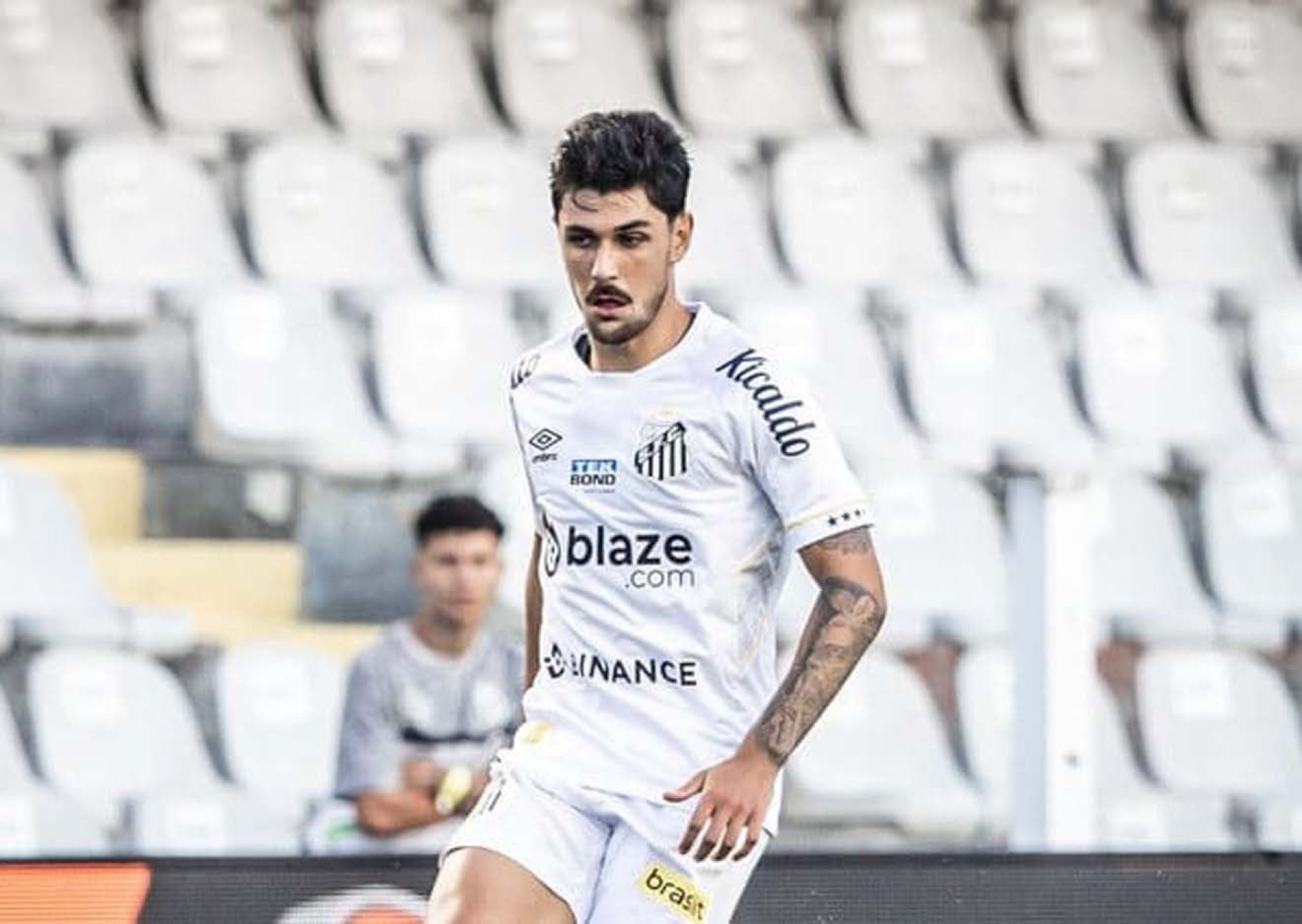 Mercado de quinta (19): Santos sofre transfer ban por zagueiro