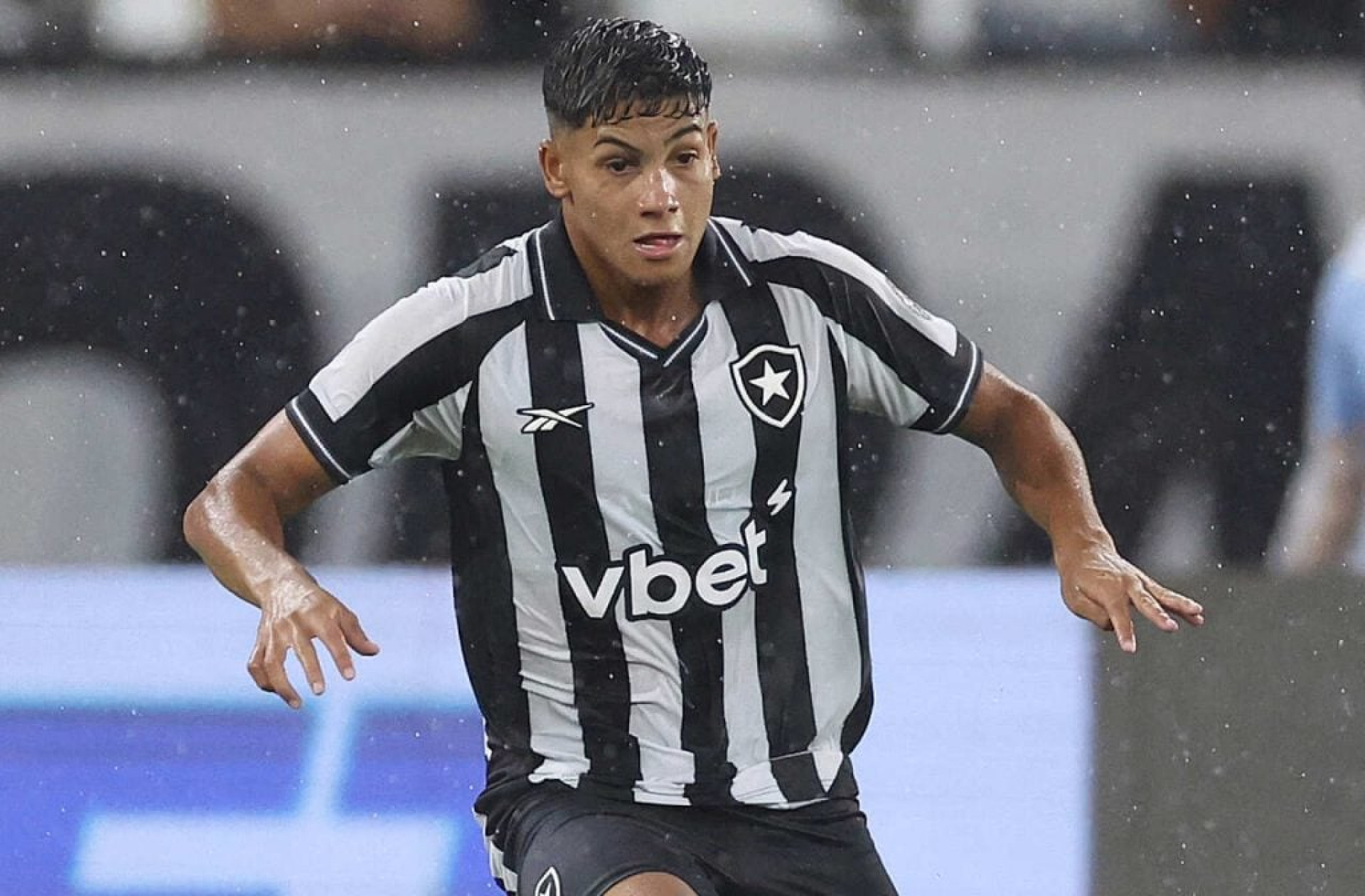 Botafogo deve exercer compra de lateral por R$ 5 milh&otilde;es