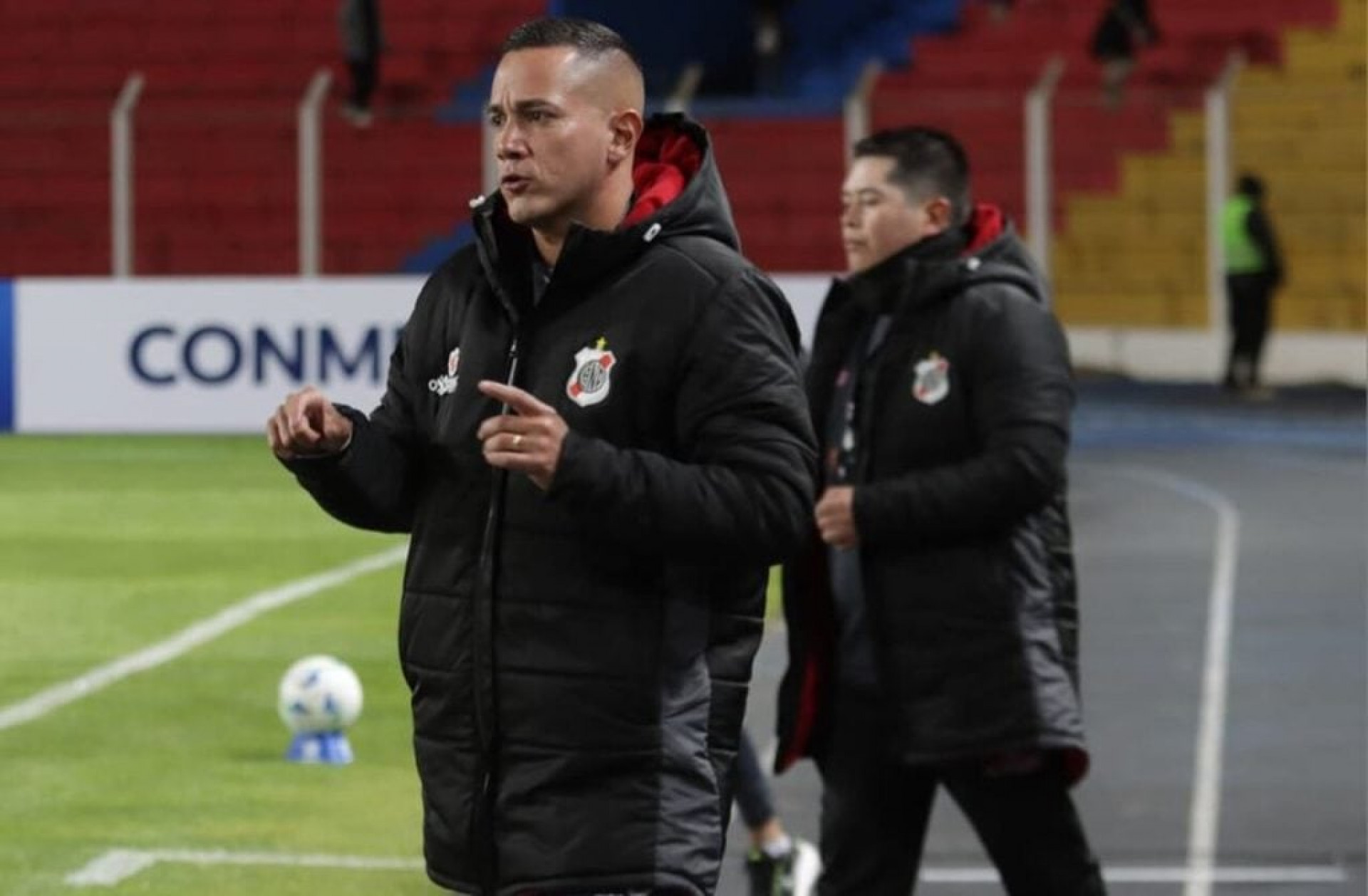 Treinador do Nacional Potos&iacute; faz curiosa analogia ao exaltar vit&oacute;ria contra o Botafogo