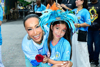 Zoe, filha de Sabrina Sato, estreia no Carnaval da Sapucaí em desfile mirim