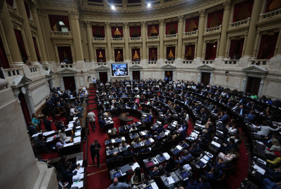 Deputados aprovam reforma trabalhista de Milei após greve na Argentina