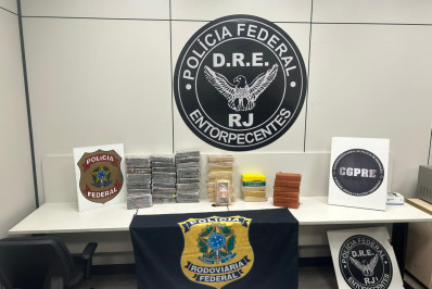 PF e PRF apreendem 54 kg de pasta base de cocaína na Via Dutra