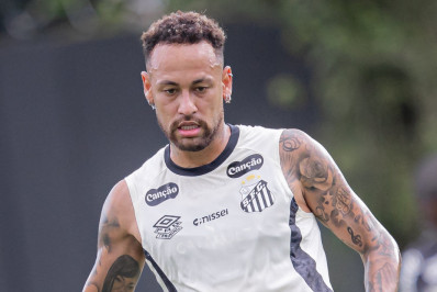 Neymar explica motivo por demora para estrear e admite avaliar aposentadoria em 2026