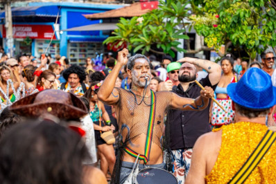 Carnaval de Búzios se despede neste sábado (21) com desfile do Bloco Bendito Fruto na Ferradura