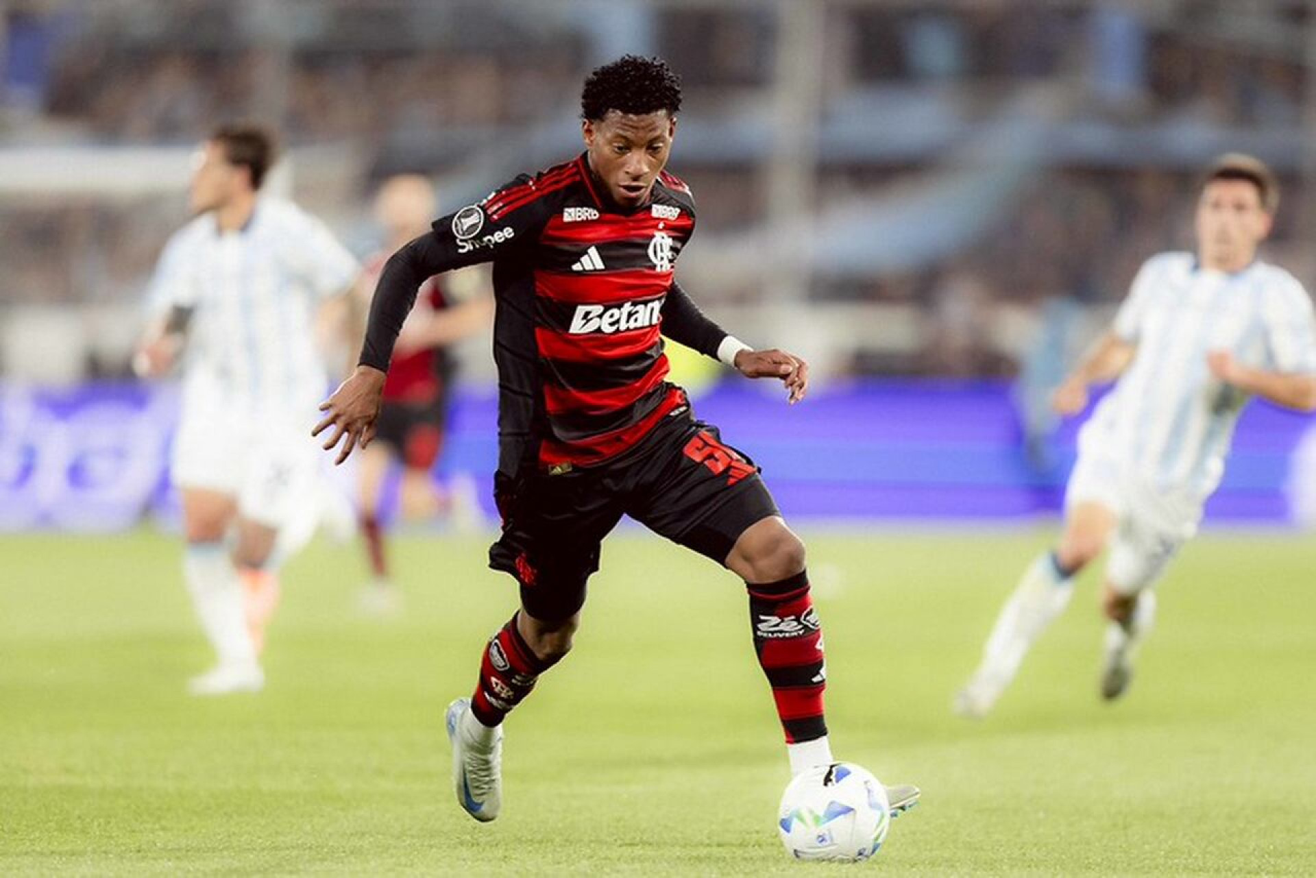 Flamengo “destrava” forma&ccedil;&atilde;o sem centroavante em 2026