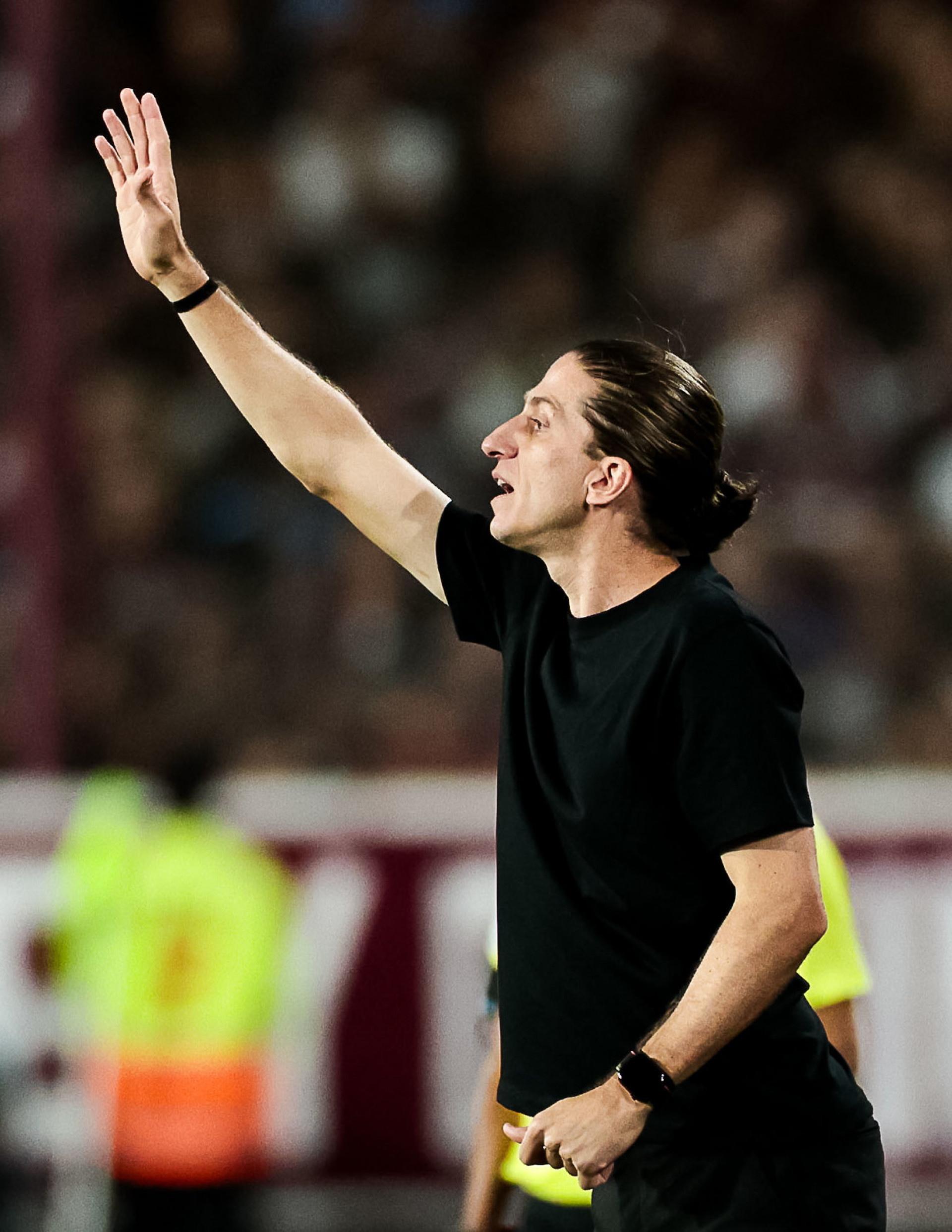 Filipe Luís orienta o Flamengo no jogo contra o Lanús - Gilvan de Souza/Flamengo