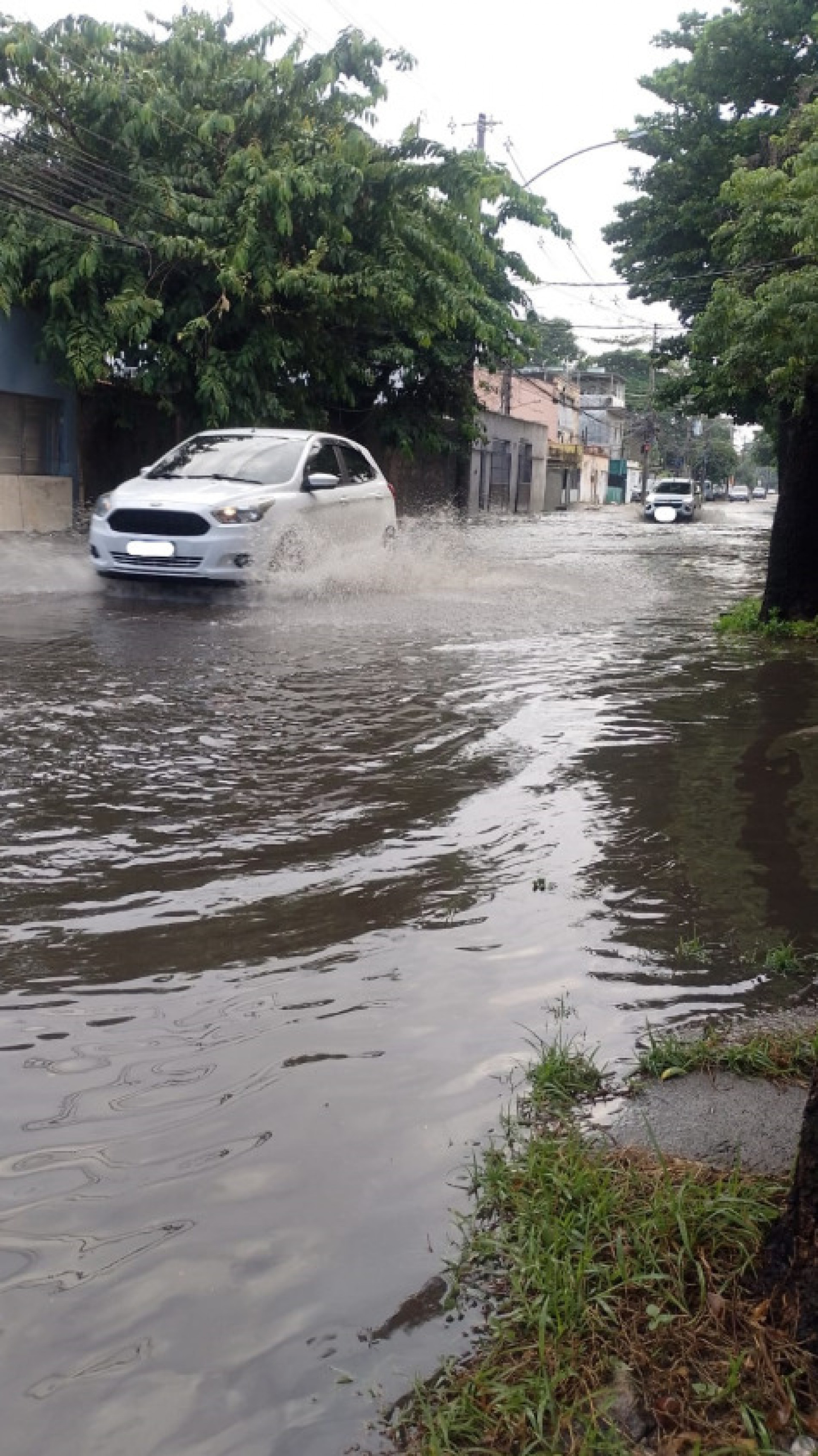 Vários pontos da Ilha do Governador ficaram alagados durante temporal - Divulgação / Centro de Operações
