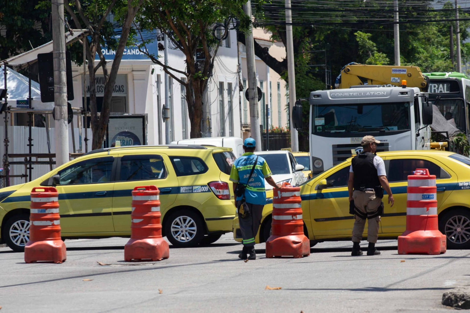 CET-Rio já iniciou nesta sexta (20) os bloqueios e desvios no trânsito para o desfile das escolas mirins e das campeãs no Sambódromo - Érica Martin/Agência O Dia