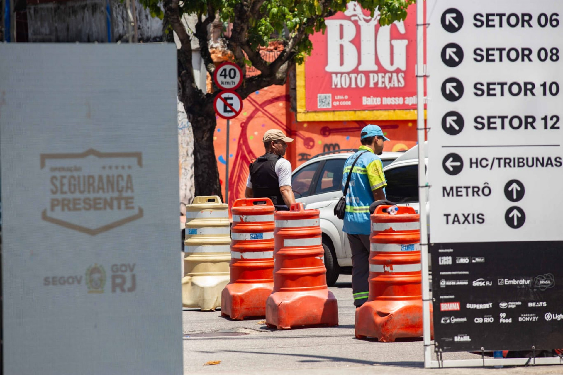 CET-Rio já iniciou nesta sexta (20) os bloqueios e desvios no trânsito para o desfile das escolas mirins e das campeãs no Sambódromo - Érica Martin/Agência O Dia