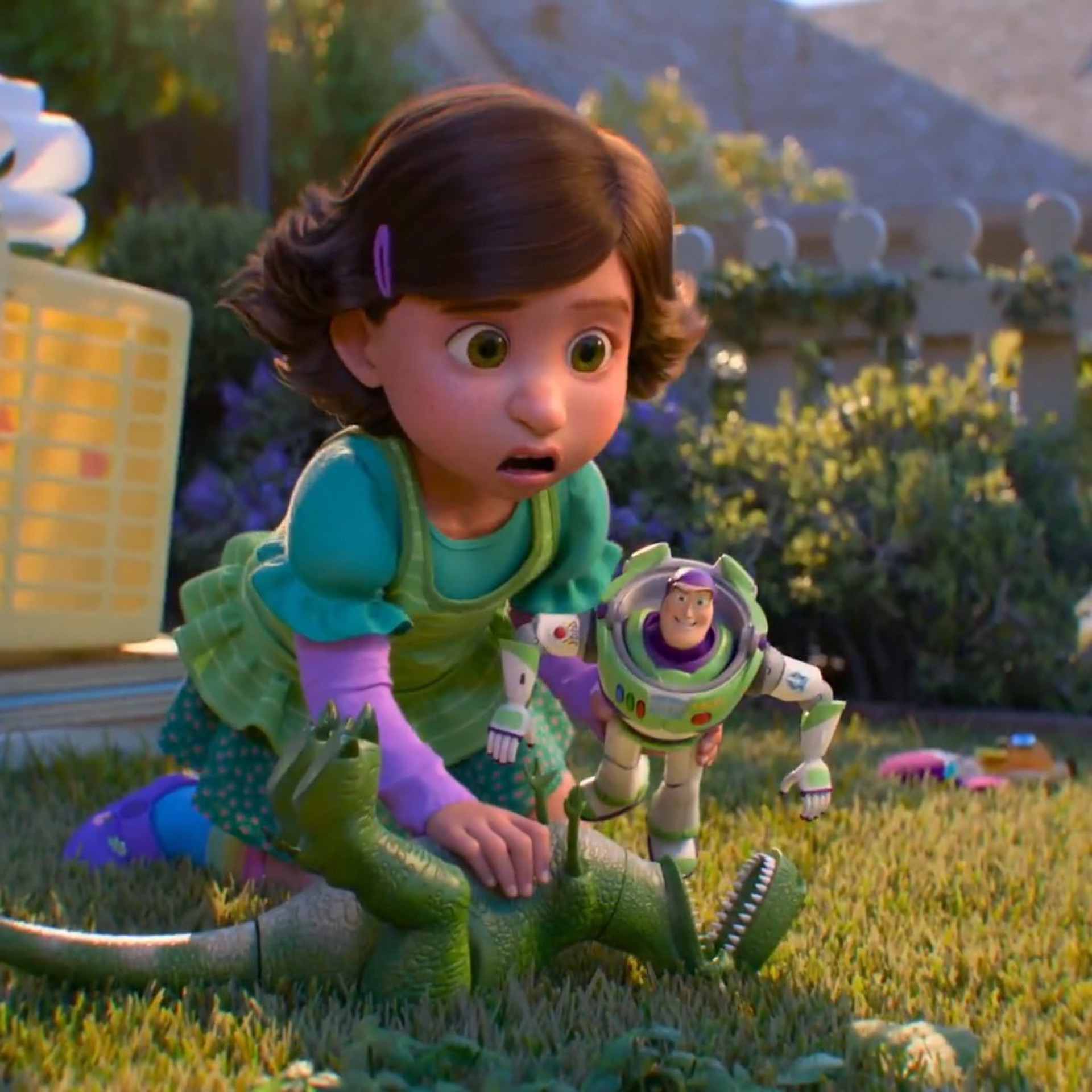 Bonnie brinca com Buzz Lightyear e Rex antes de ser presenteada com tablet no trailer de 'Toy Story 5' - Reprodução de vídeo