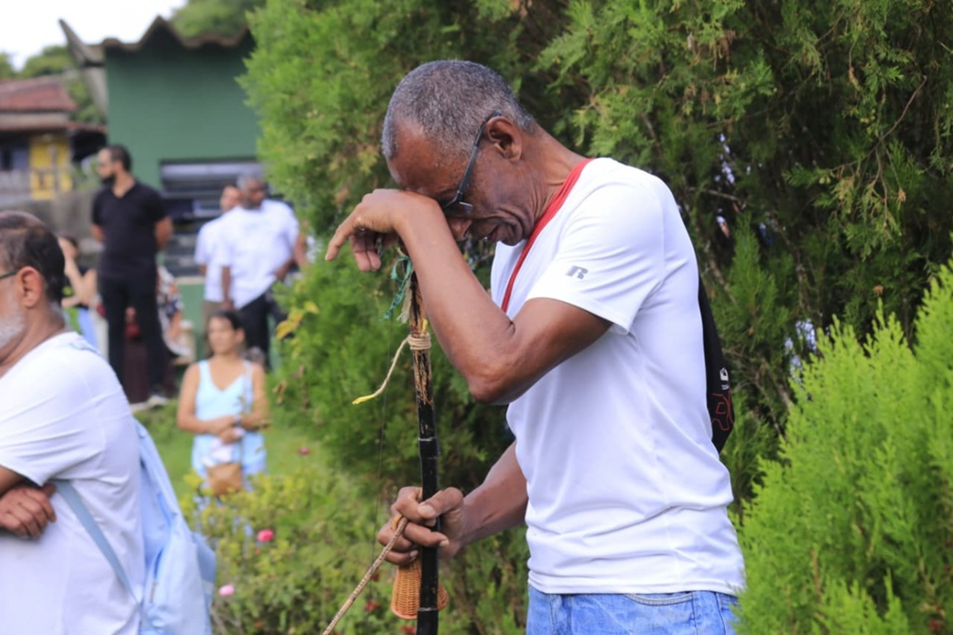 Integrantes da comunidade da capoeira estiveram no velório do mestre no cemitério Parque da Colina - Carlos Elias Junior/Agência O Dia