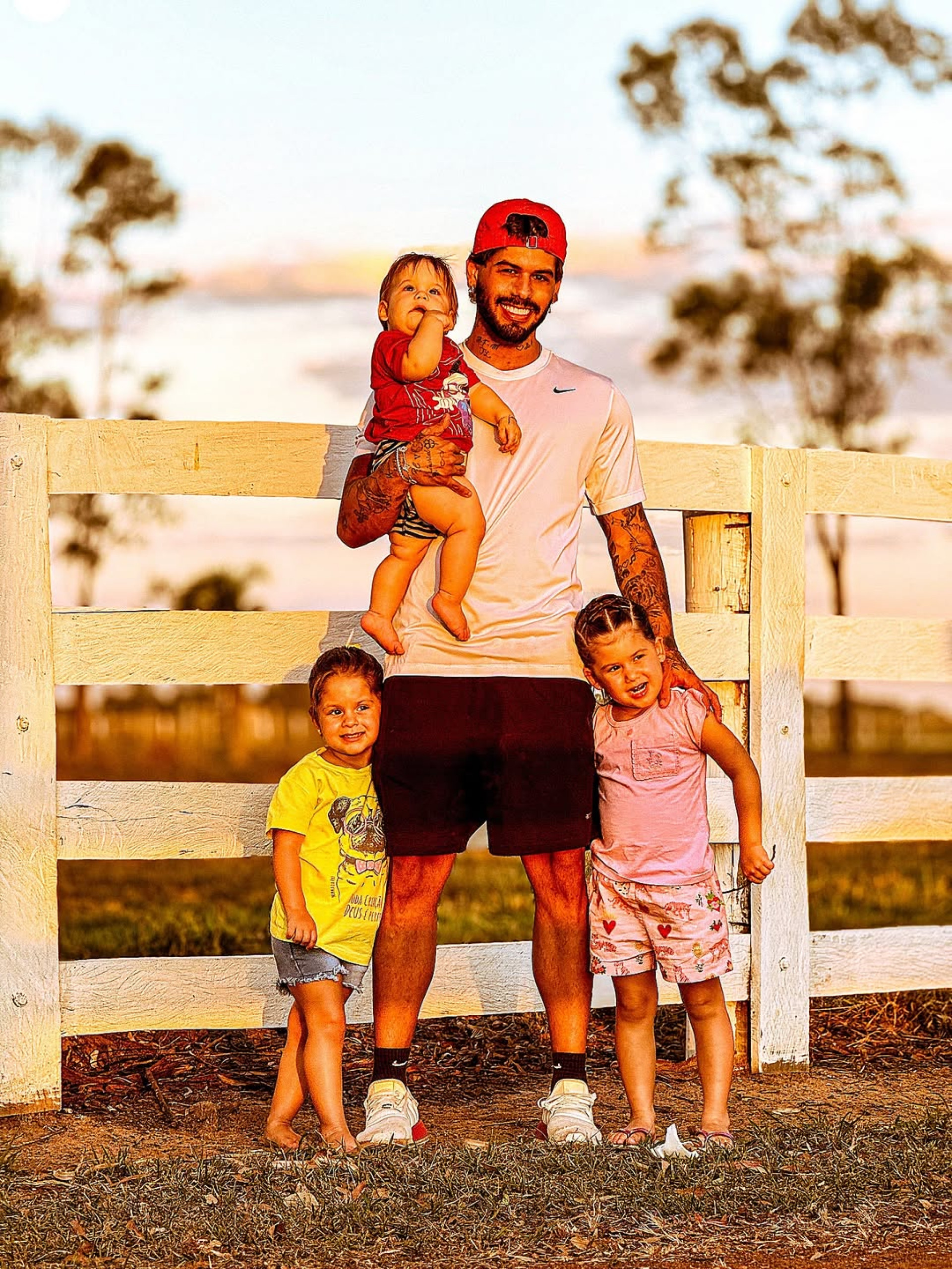 Zé Felipe e os filhos, Maria Alice, Maria Flor e José Leonardo - Reprodução / Instagram