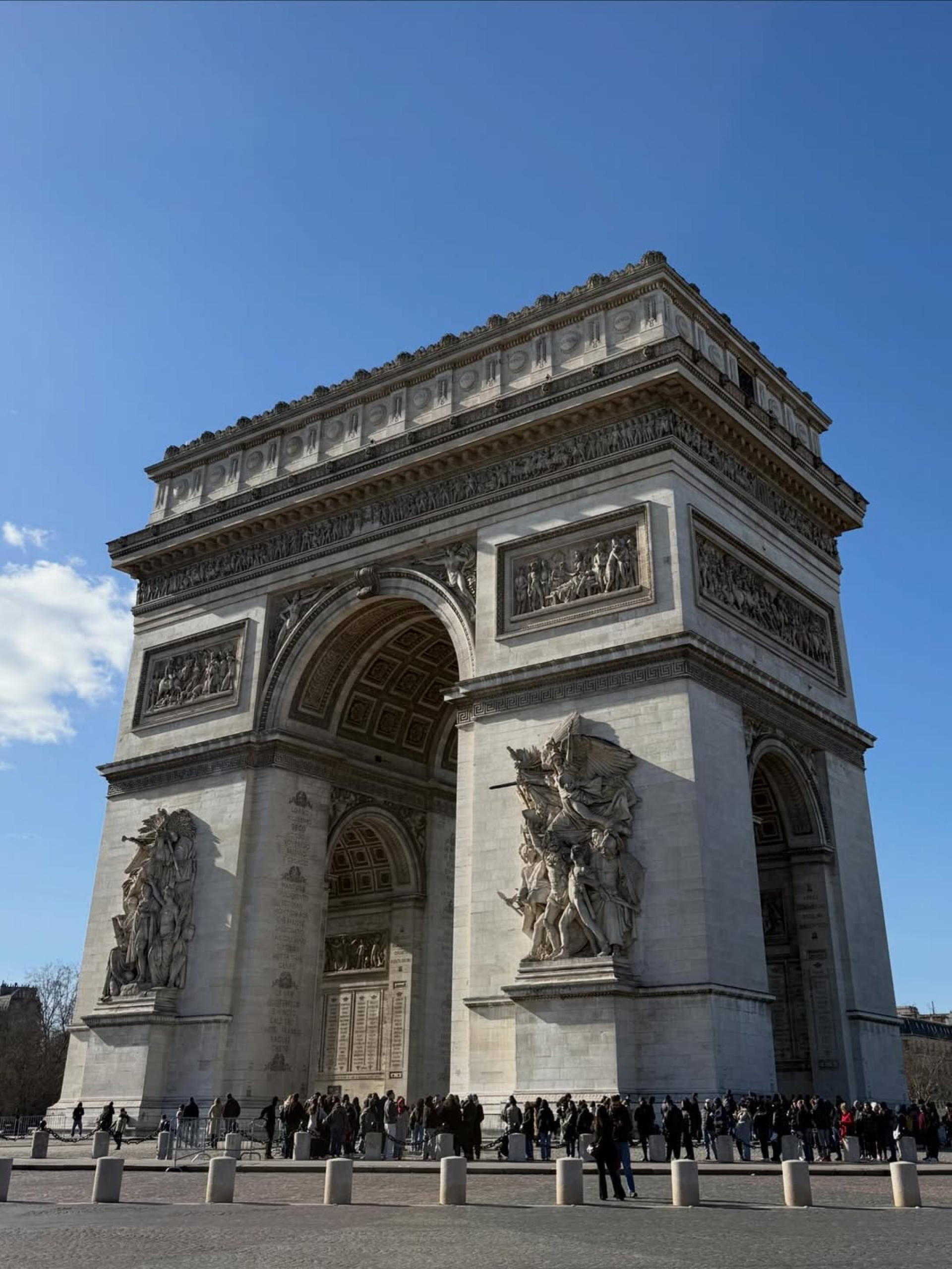 Thaila Ayala visitou o Arco do Trinfo com o marido - Reprodução/Instagram