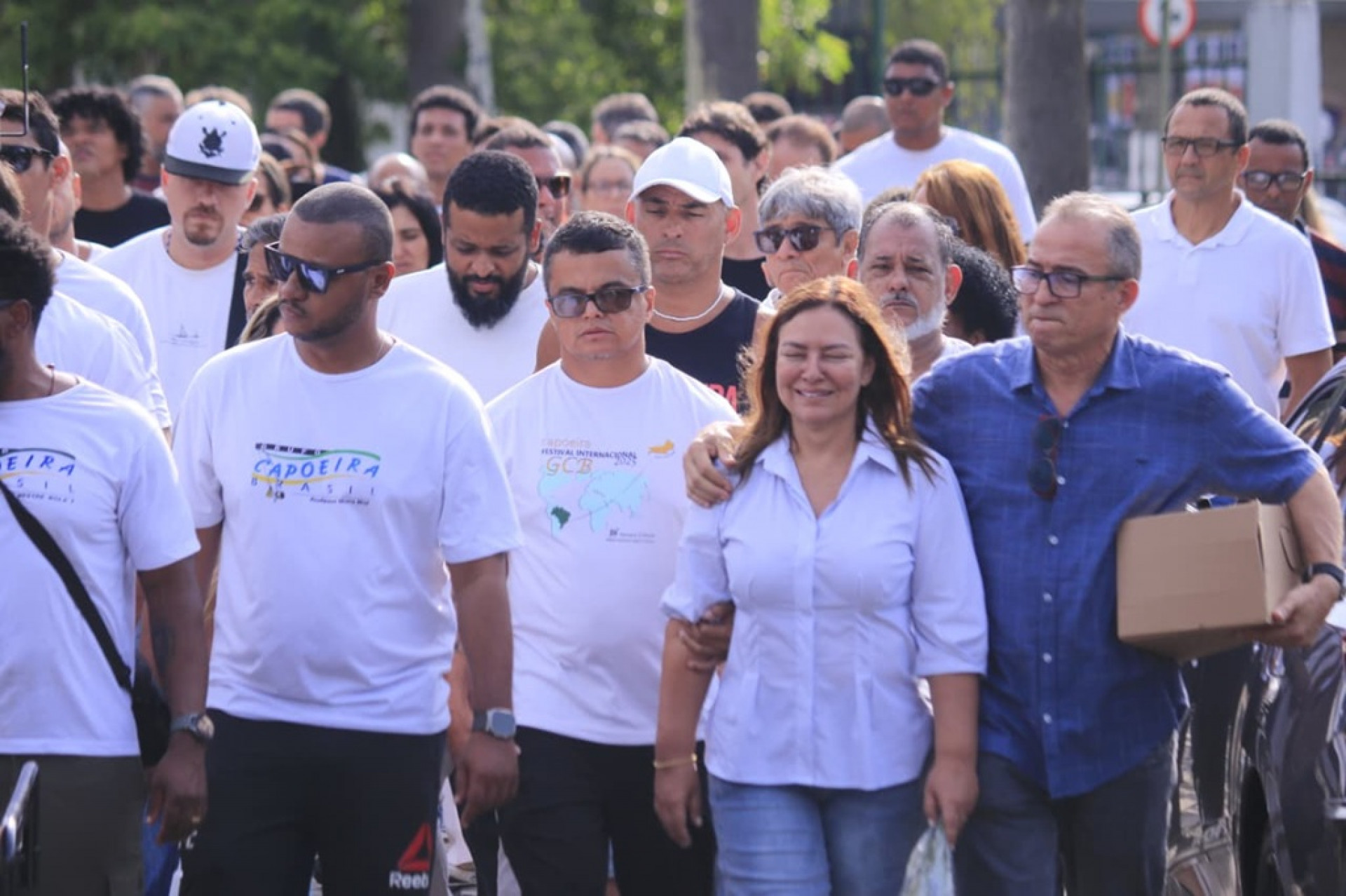 Uma das mais abaladas no velório era Adriana Possobom, irmã do mestre - Carlos Elias Junior/Agência O Dia