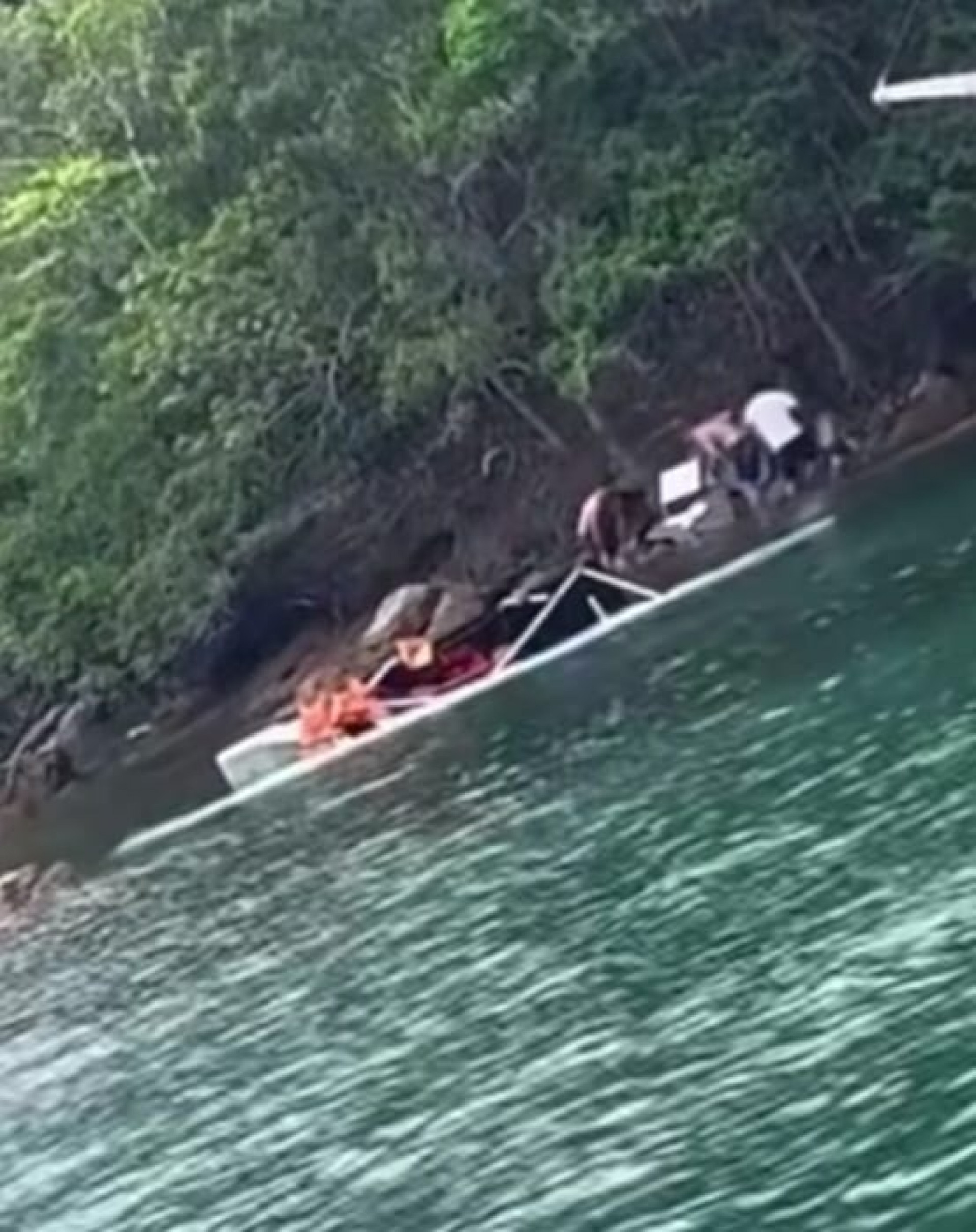 Momento da lancha indo a pique - Divulga&ccedil;&atilde;o/reprodu&ccedil;&atilde;o rede social