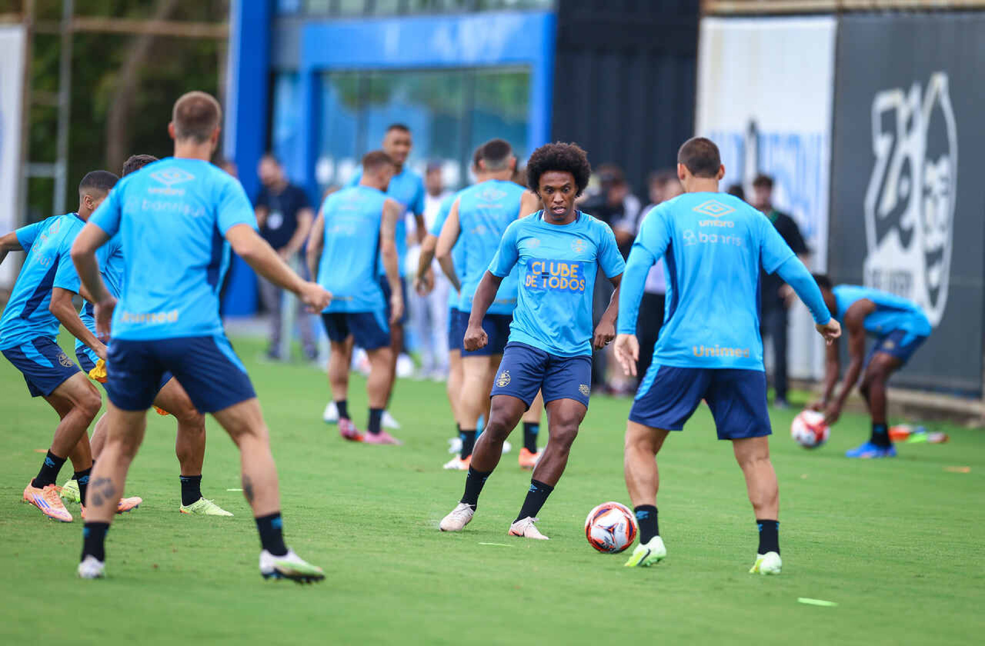 Willian, do Gr&ecirc;mio, faz novos exames para jogar semifinal do Gauch&atilde;o