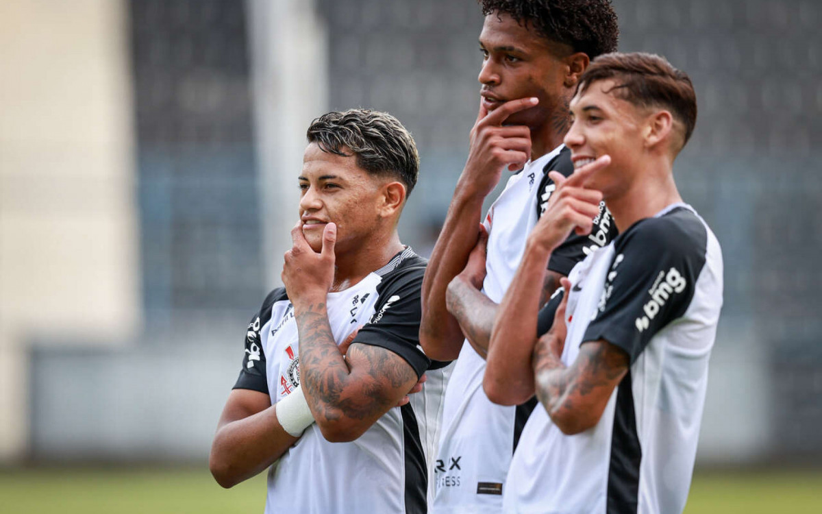 Corinthians goleia Am&eacute;rica-MG na estreia e assume a lideran&ccedil;a do Brasileir&atilde;o sub-20