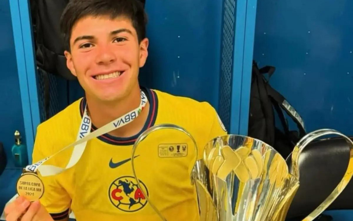 Diego Reyes com a camisa do América do México