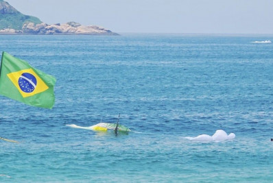 Homem morre e mulher fica gravemente ferida em queda de asa-delta no mar de São Conrado