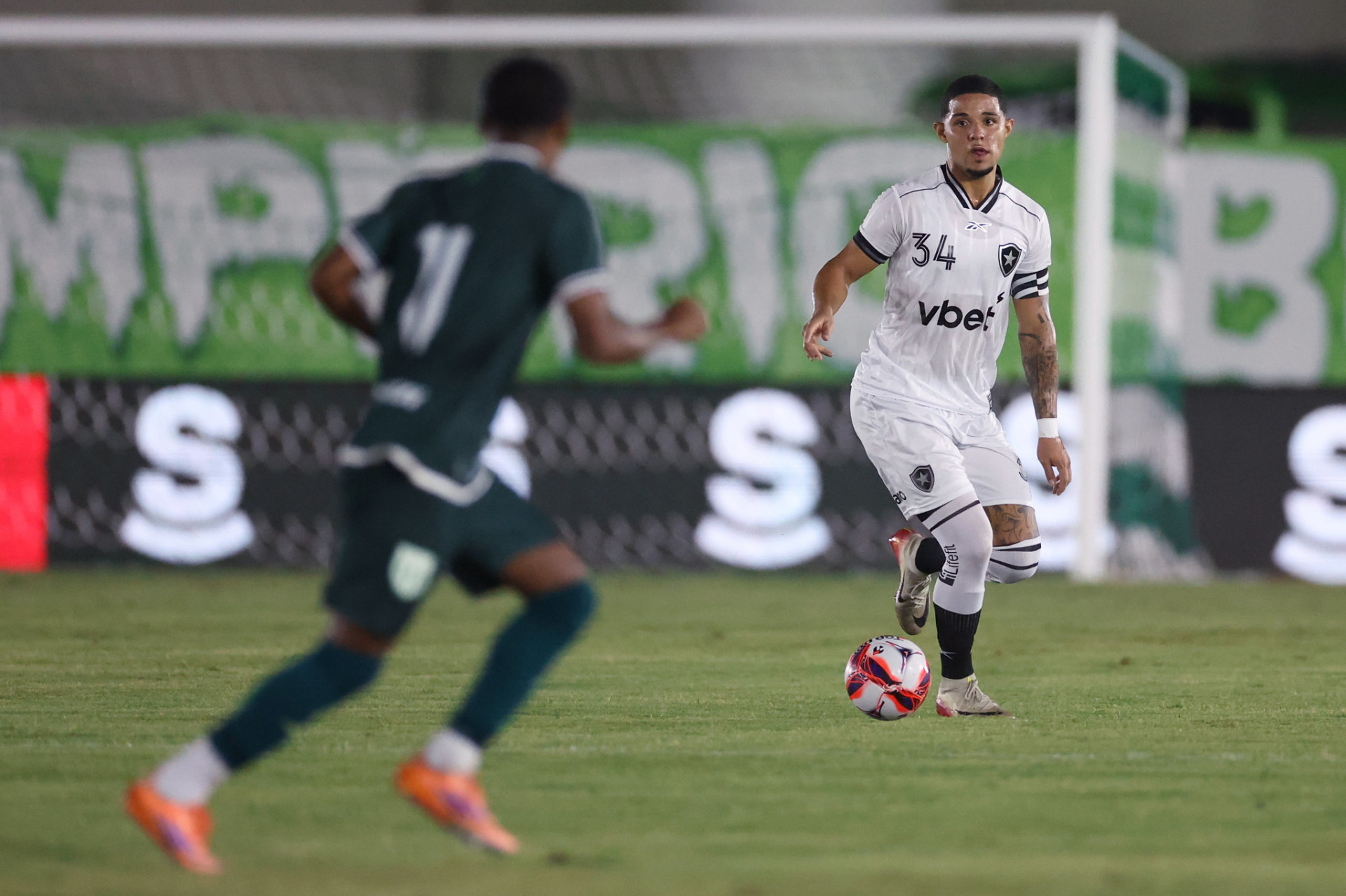 Justino foi autor de um dos gols botafoguenses - Vitor Silva / Botafogo