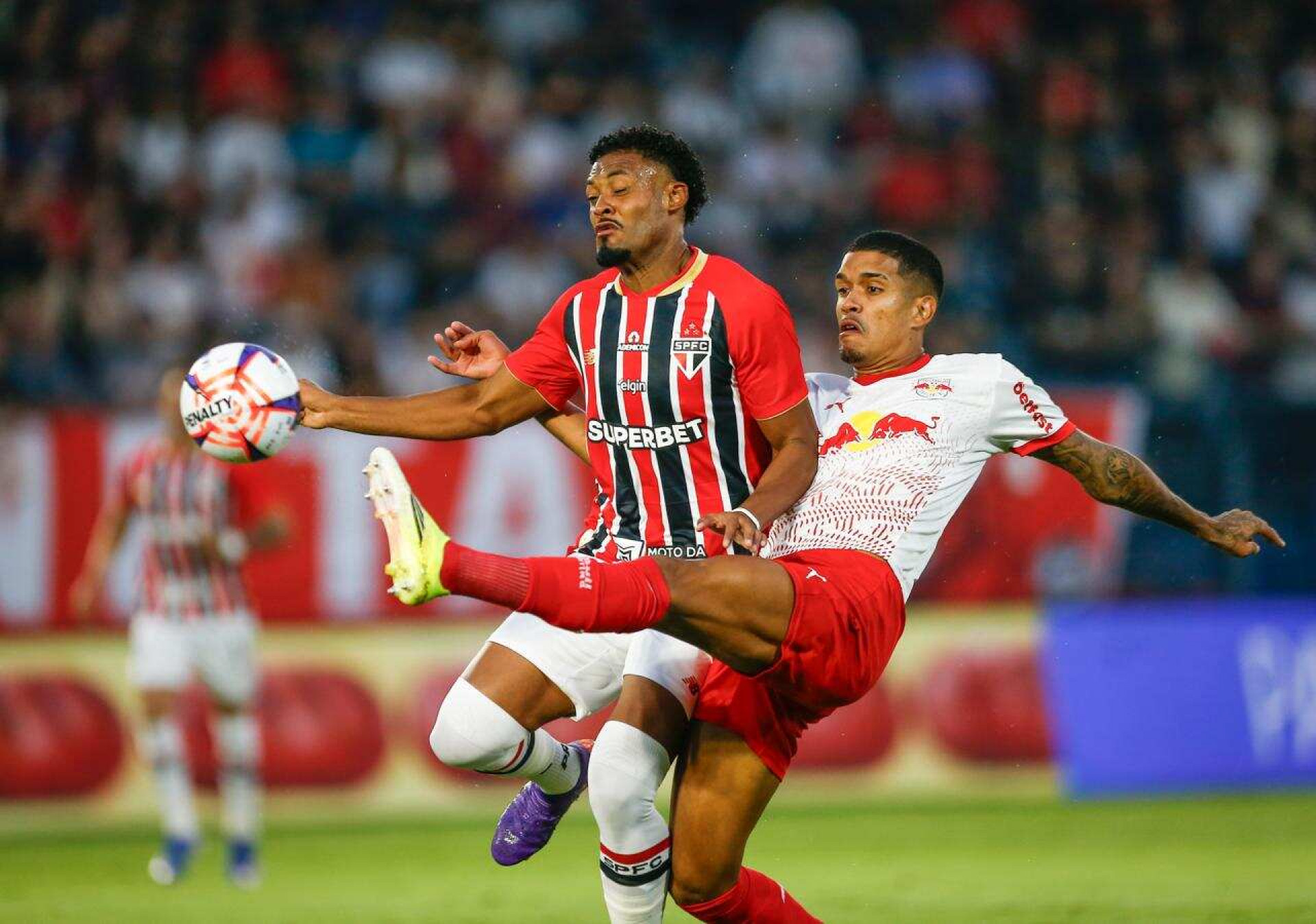 S&atilde;o Paulo vence Bragantino e avan&ccedil;a &agrave; semifinal do Paulist&atilde;o