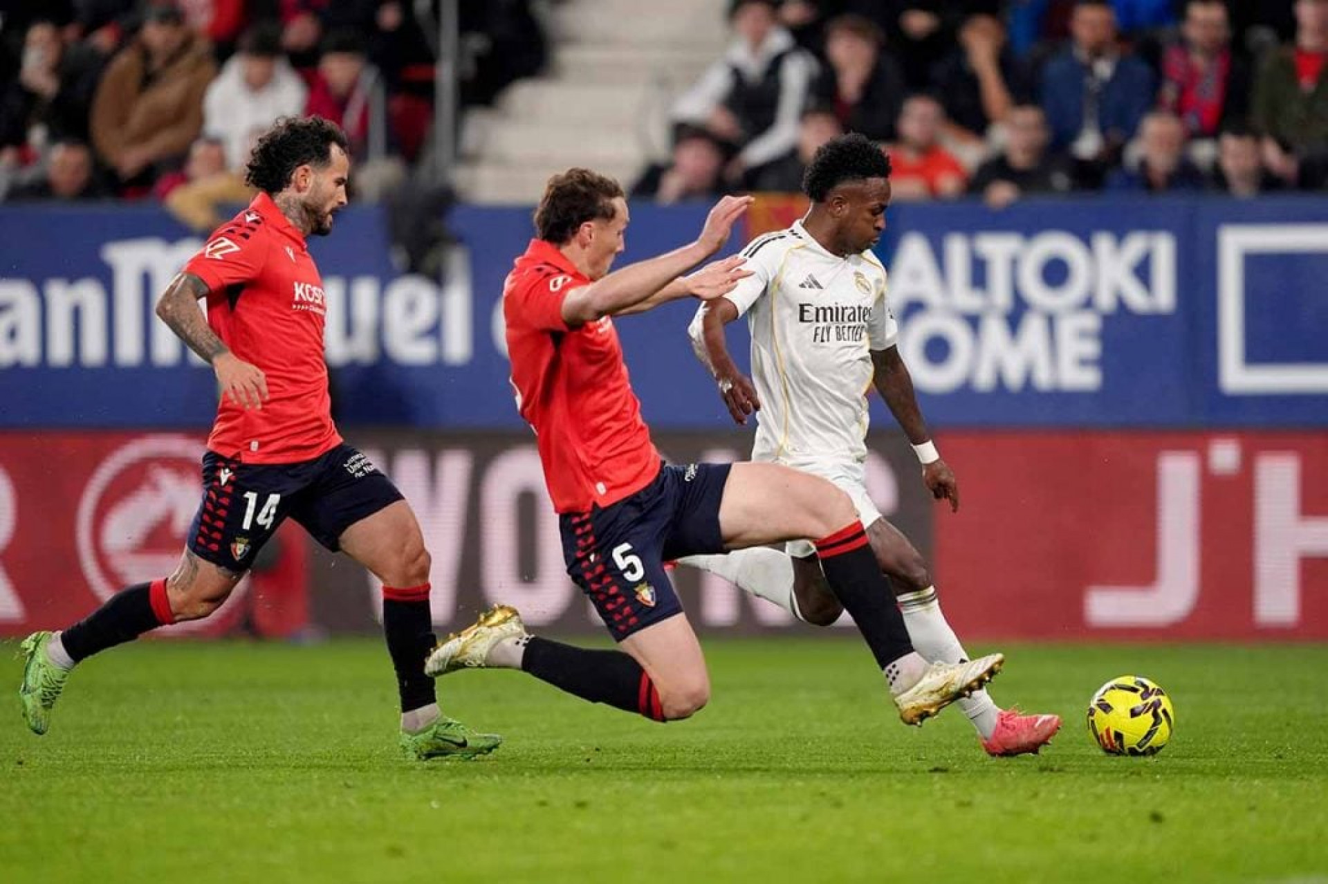 Vini Jr &eacute; elogiado na Espanha mesmo com derrota do Real Madrid