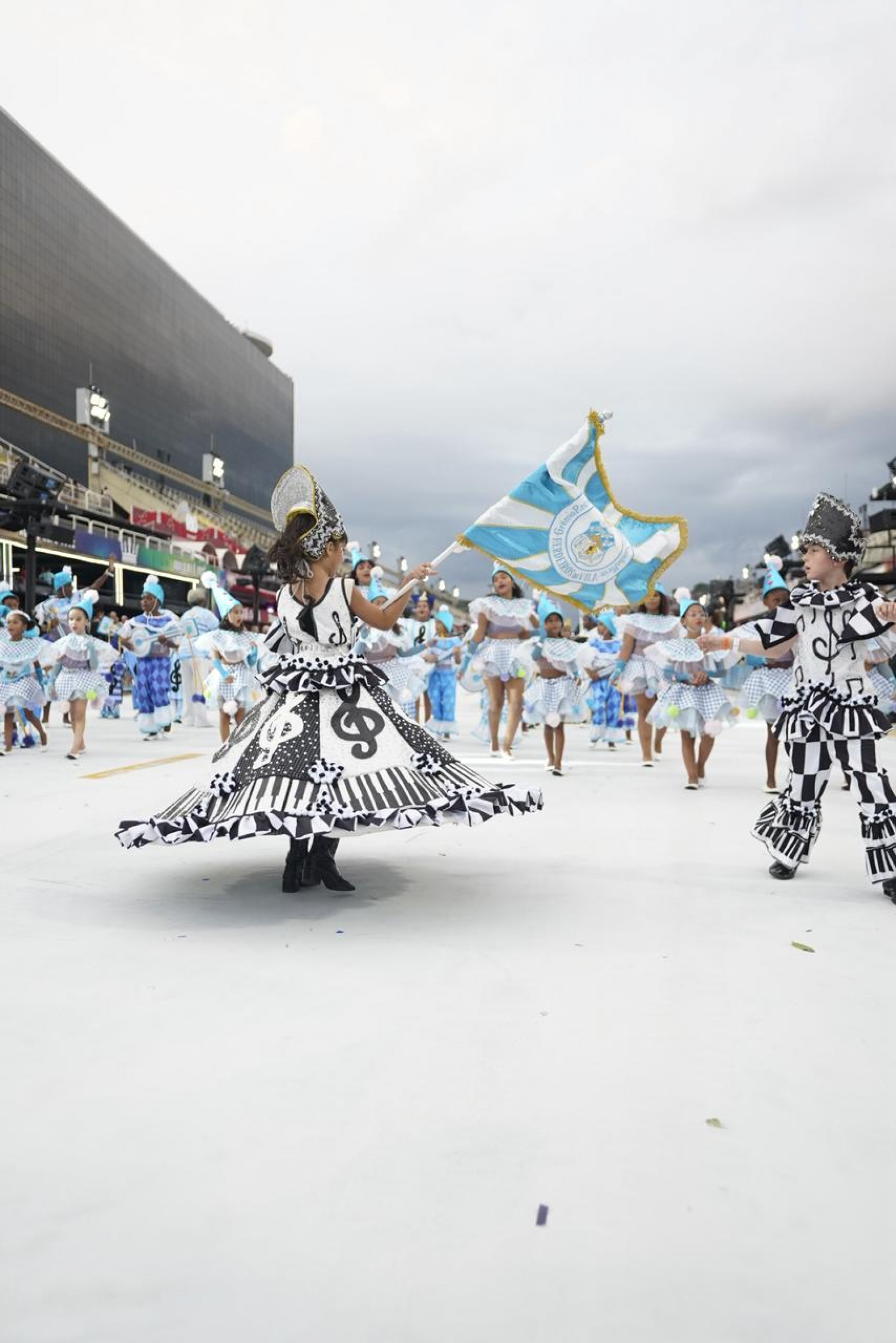 Desfile da agremiação mirim Herdeiros da Vila - Divulgação / SME