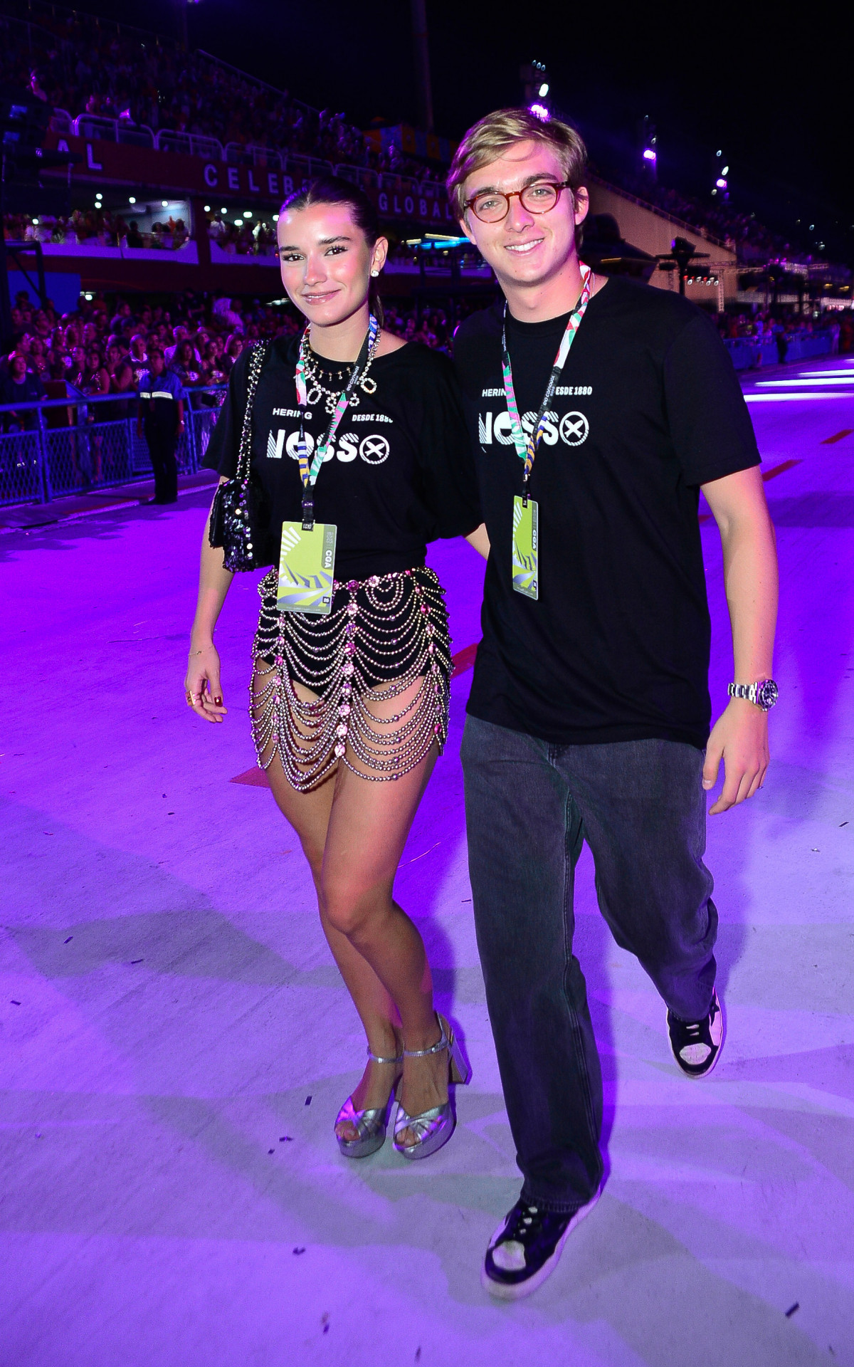 Joaquim Huck prestigia Desfile das Campeãs com a namorada