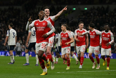 Arsenal goleia o Tottenham e mantém boa vantagem na liderança da Premier League