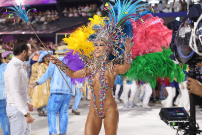 Sabrina segue como rainha de bateria da Vila