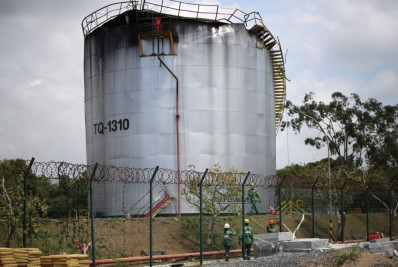 Moradores do entorno de fábrica são evacuados após explosão de tanque de combustível 