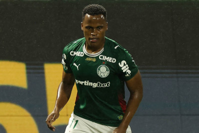 Vitor Roque exalta Arias depois de estreia pelo Palmeiras: 'Verdadeiro craque'