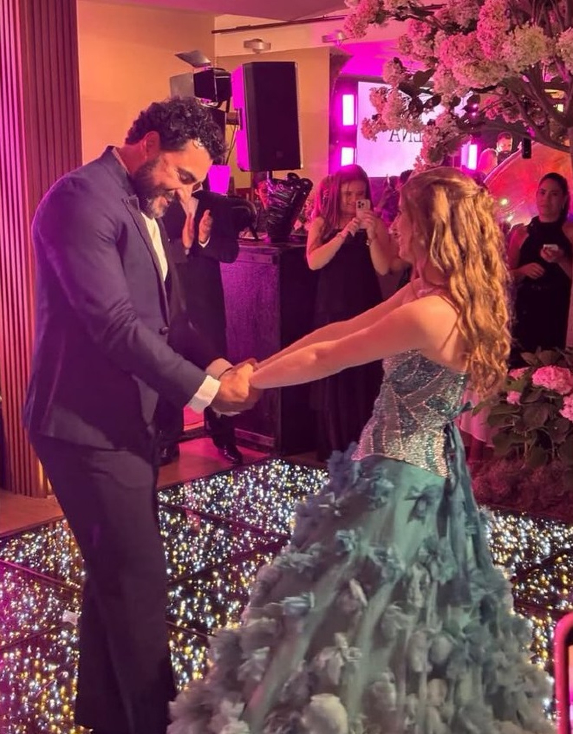 Lorena Queiroz dançou valsa com o ator Carlo Porto - Reprodução/Instagram 